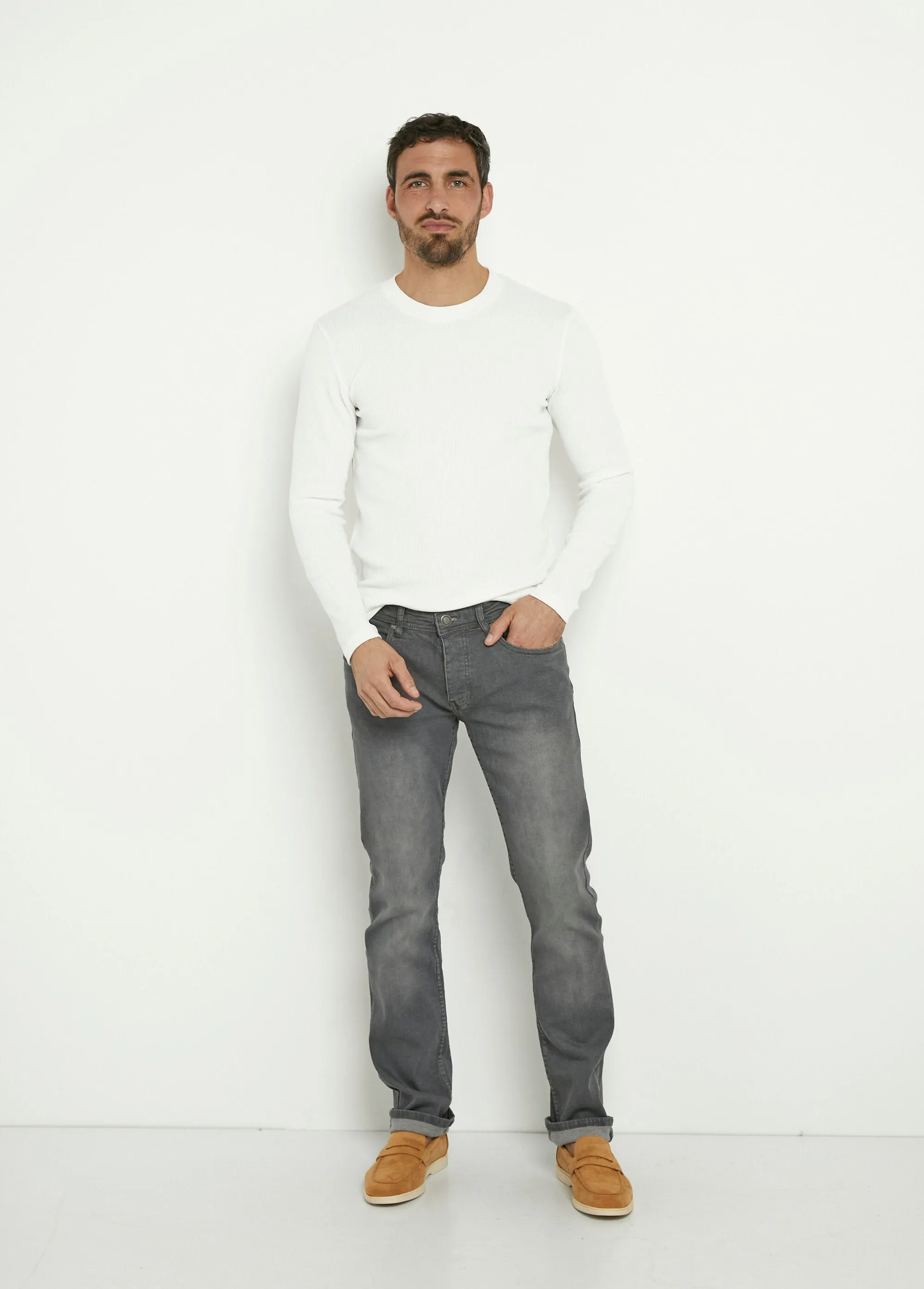 5-pocket straight-cut, stretchy jeans