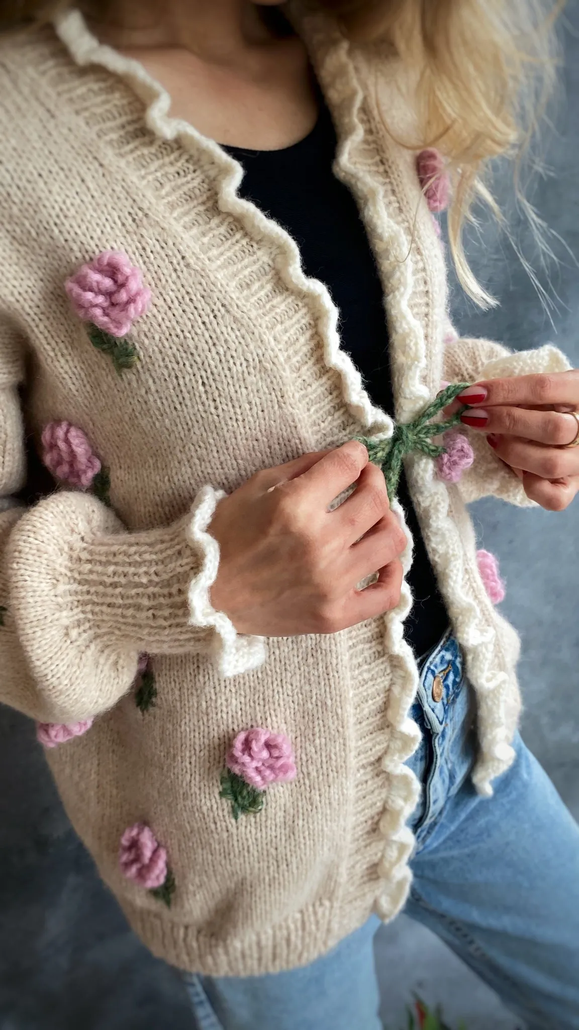 Adult Roses cardigan | Wheat