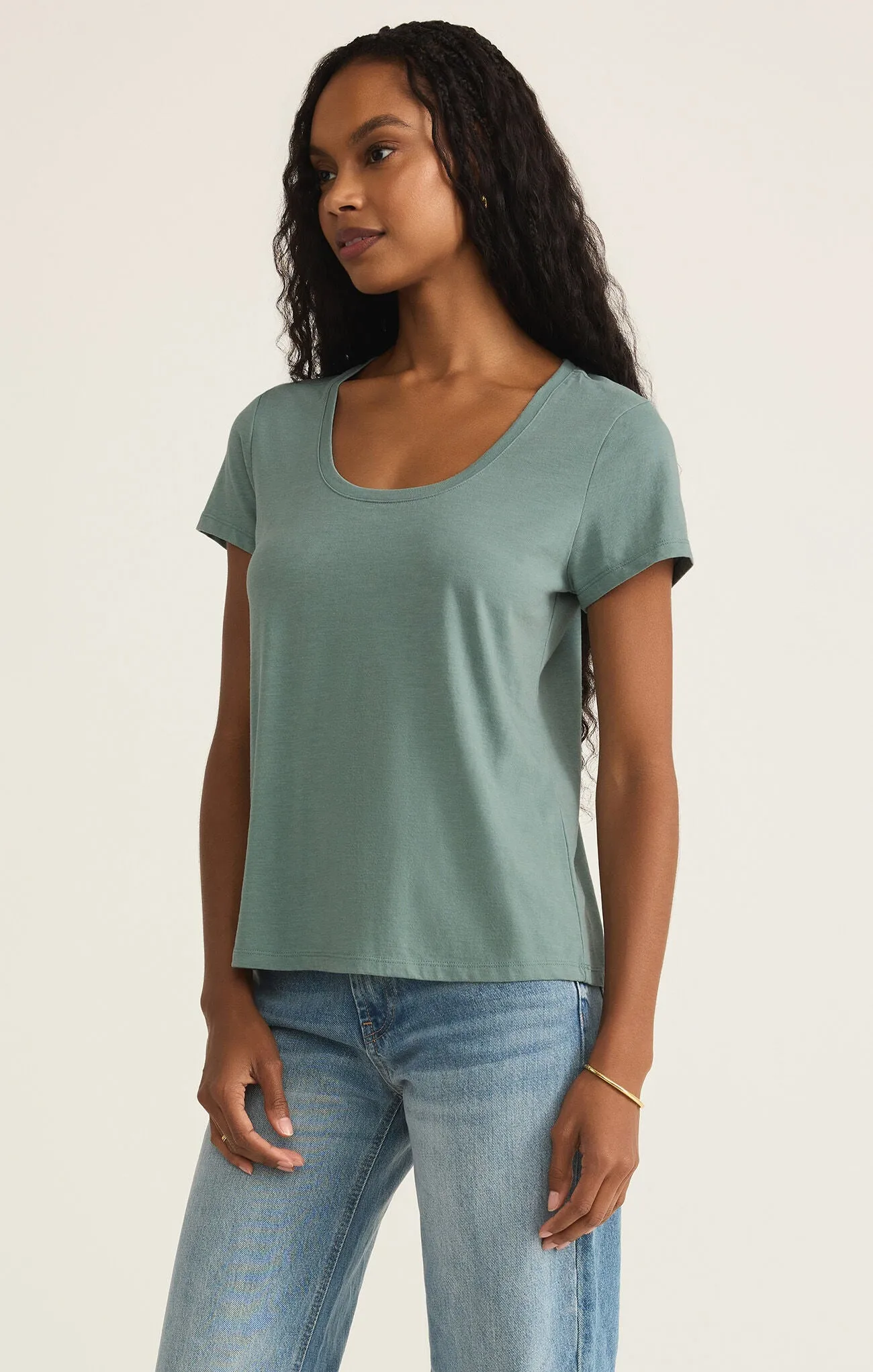 ANYWHERE SCOOP TEE