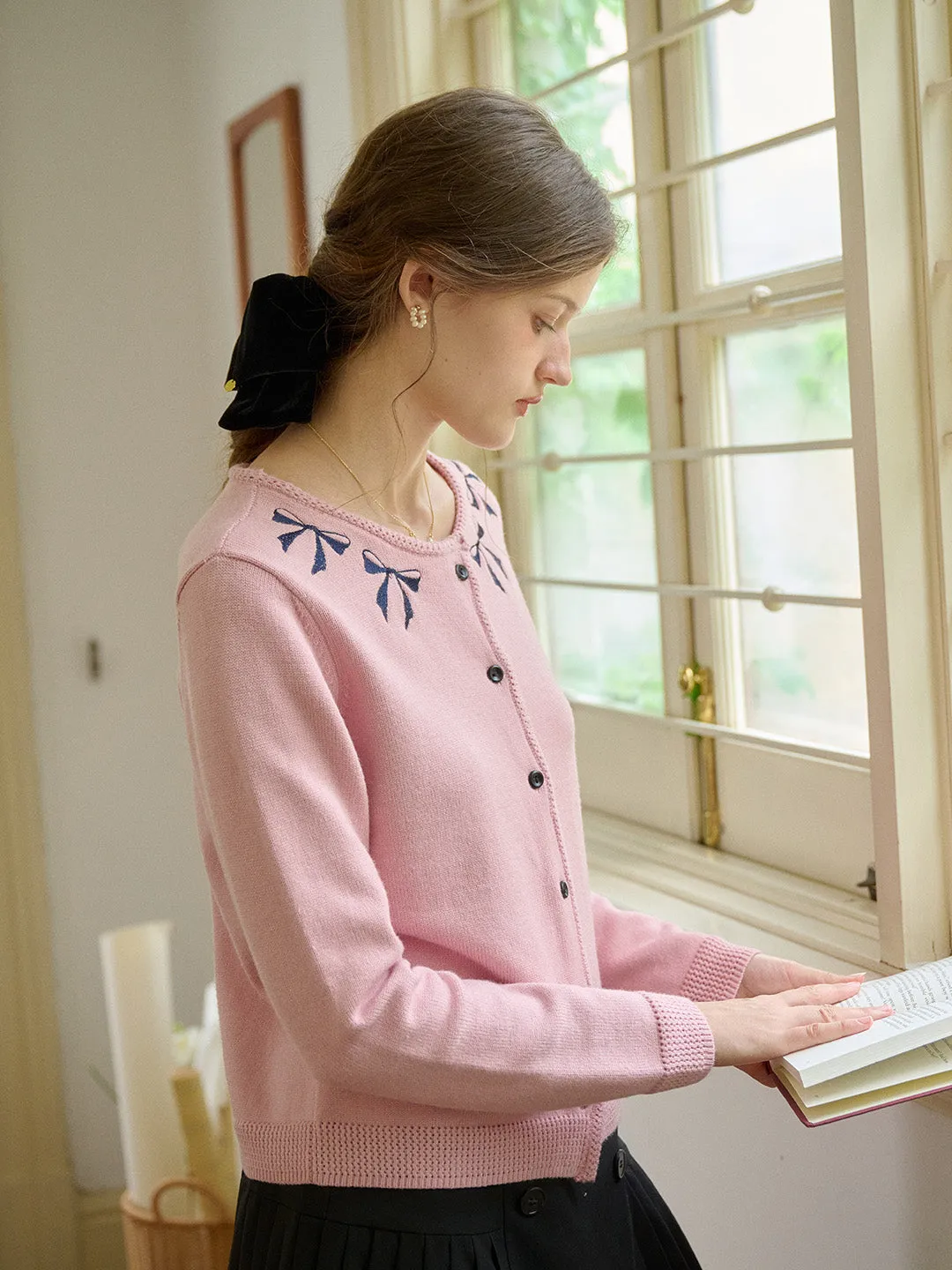 【Final Sale】Nyx Round Neck Contrasting Embroidery Bow Cardigan