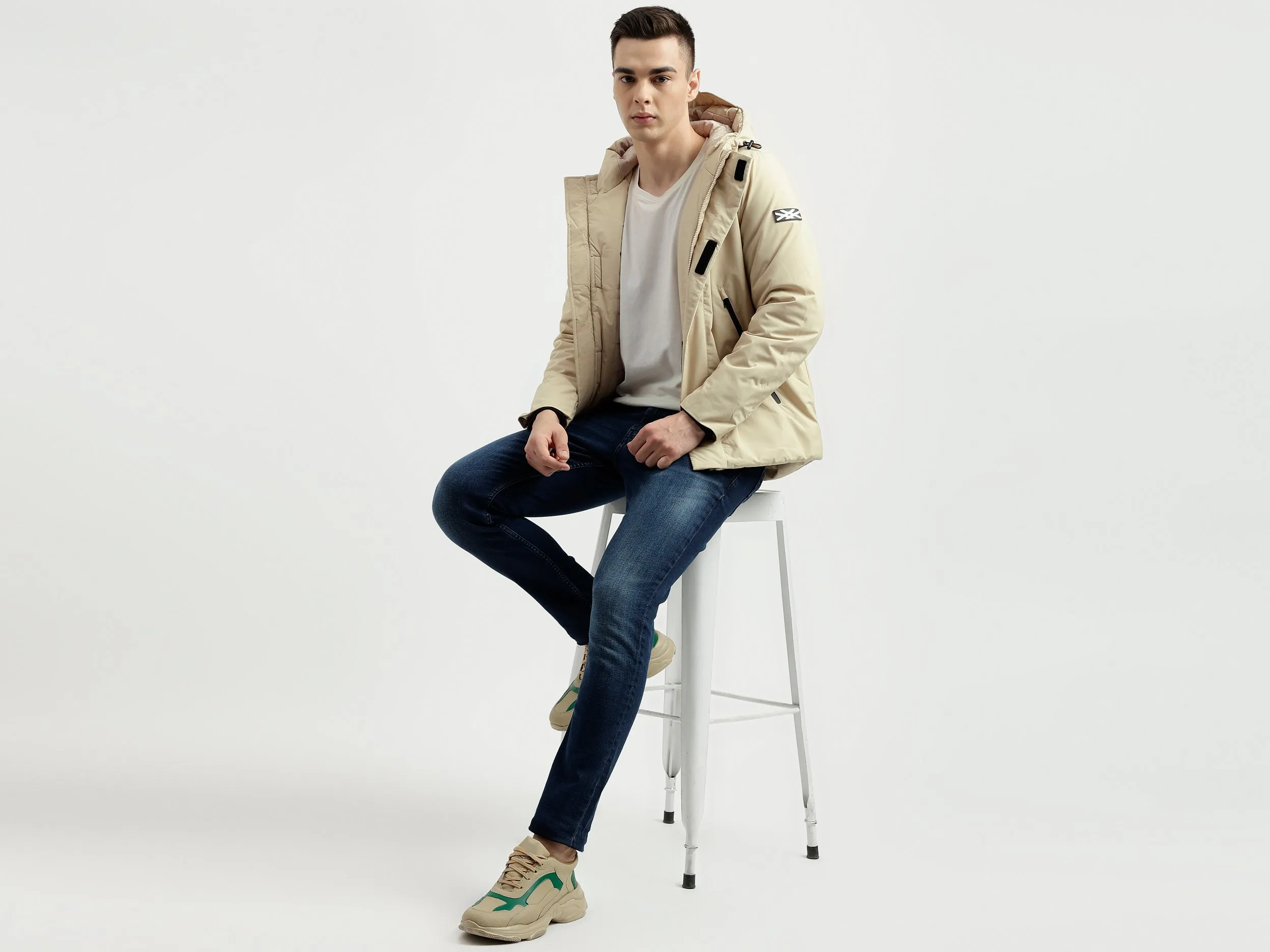 Men's Regular Fit Hooded Neck Waterproof Jacket