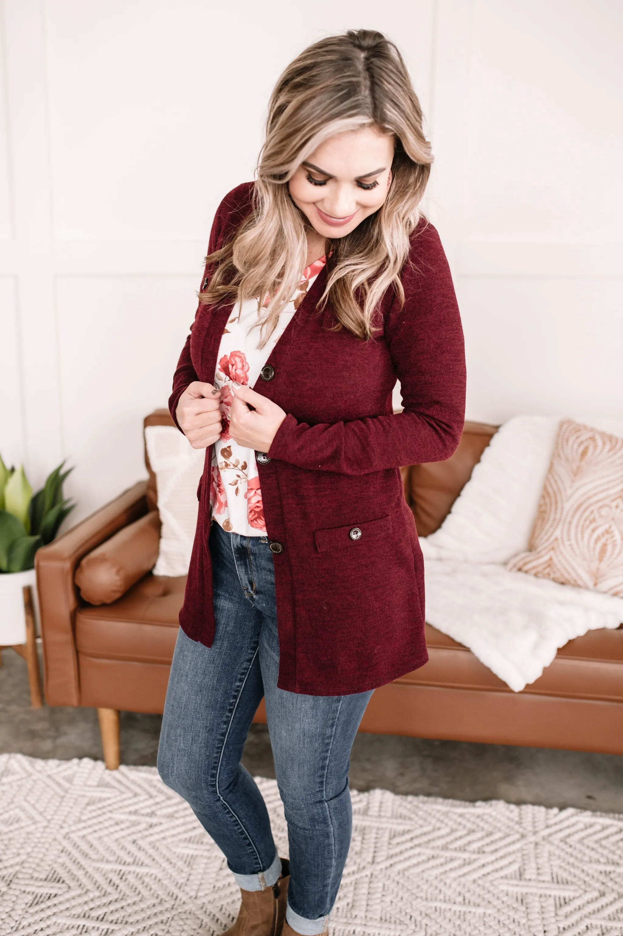 Pocket The Difference Button Down Cardigan In Burgundy
