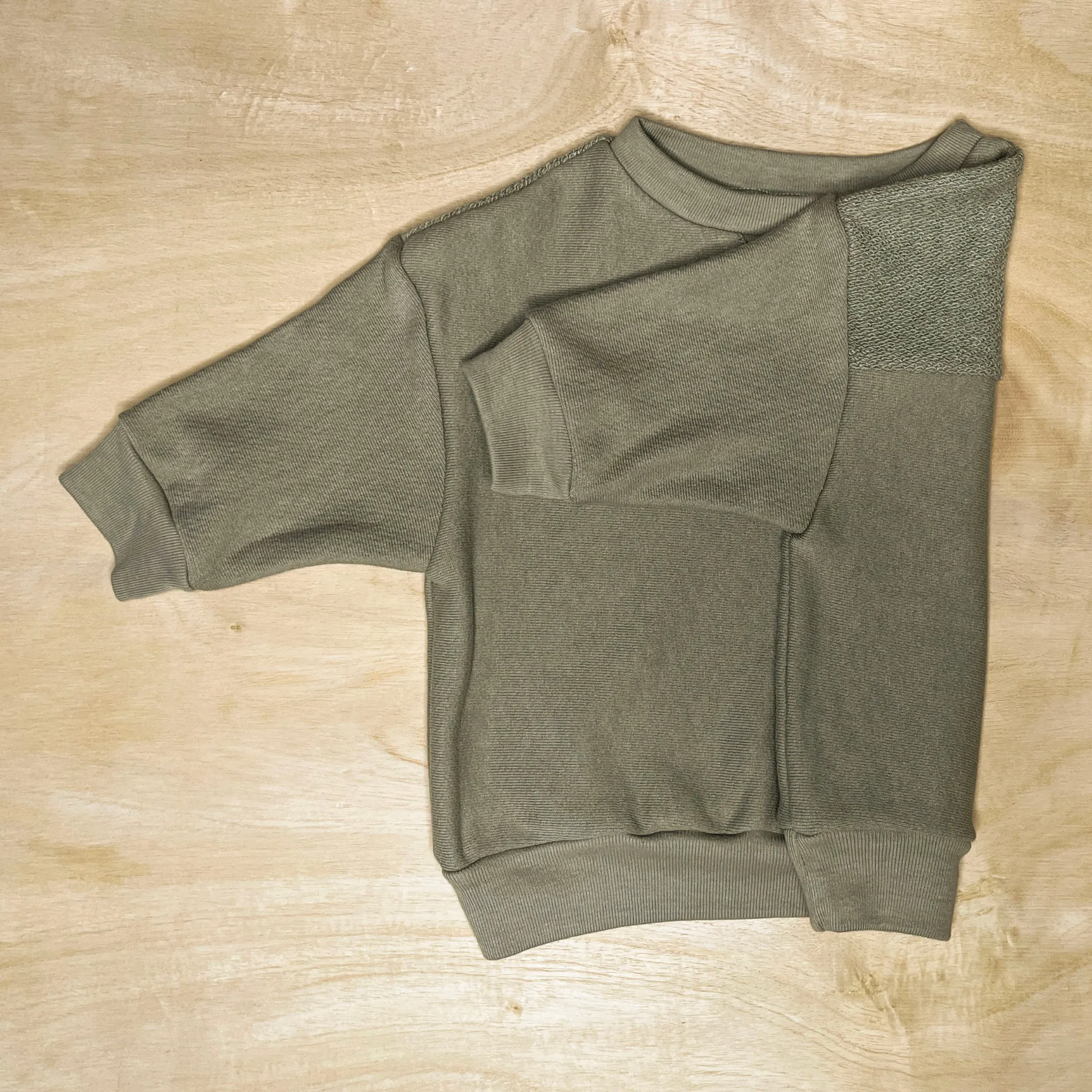 ROBIN CREWNECK
