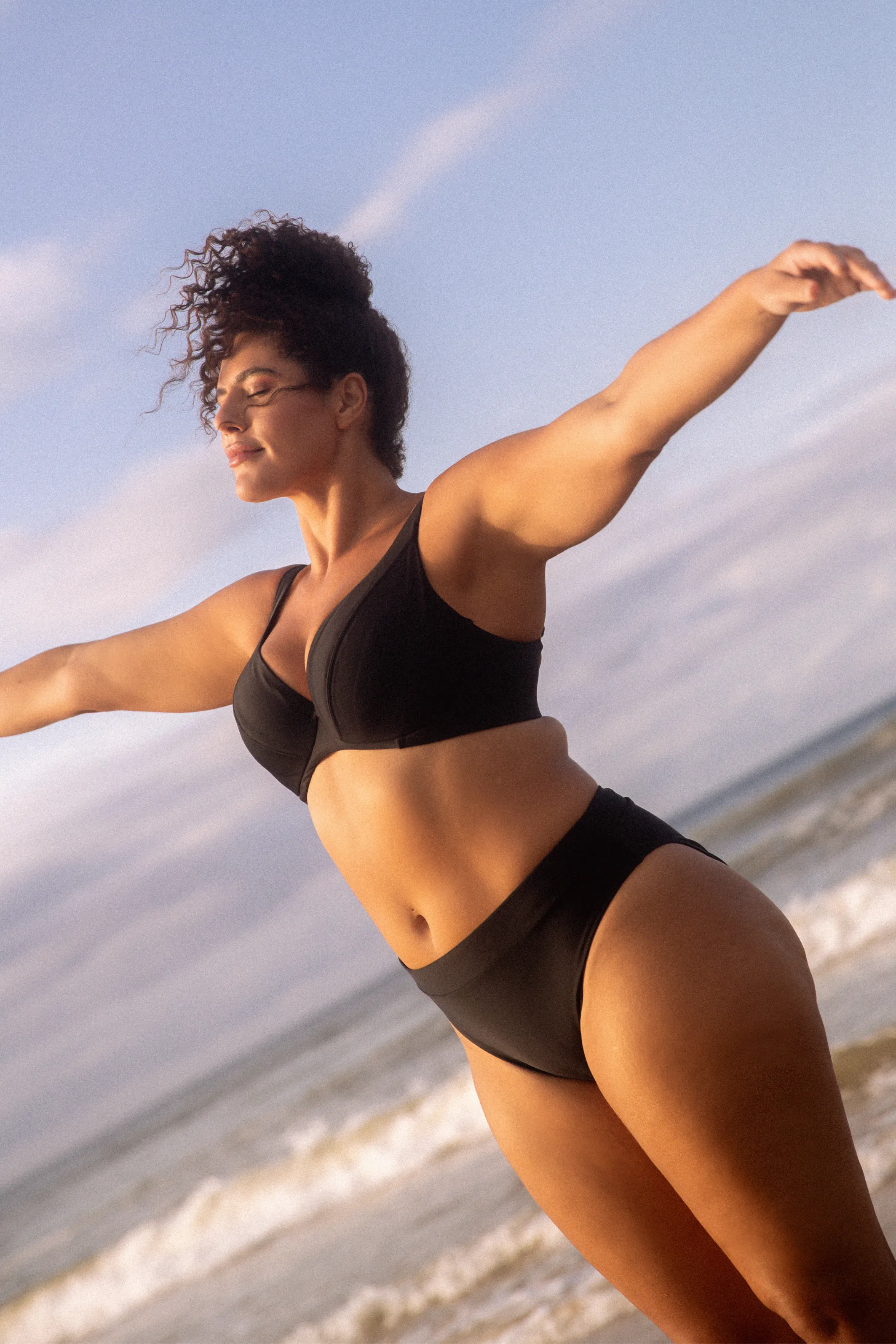 SASCHA BIKINI TOP - BLACK