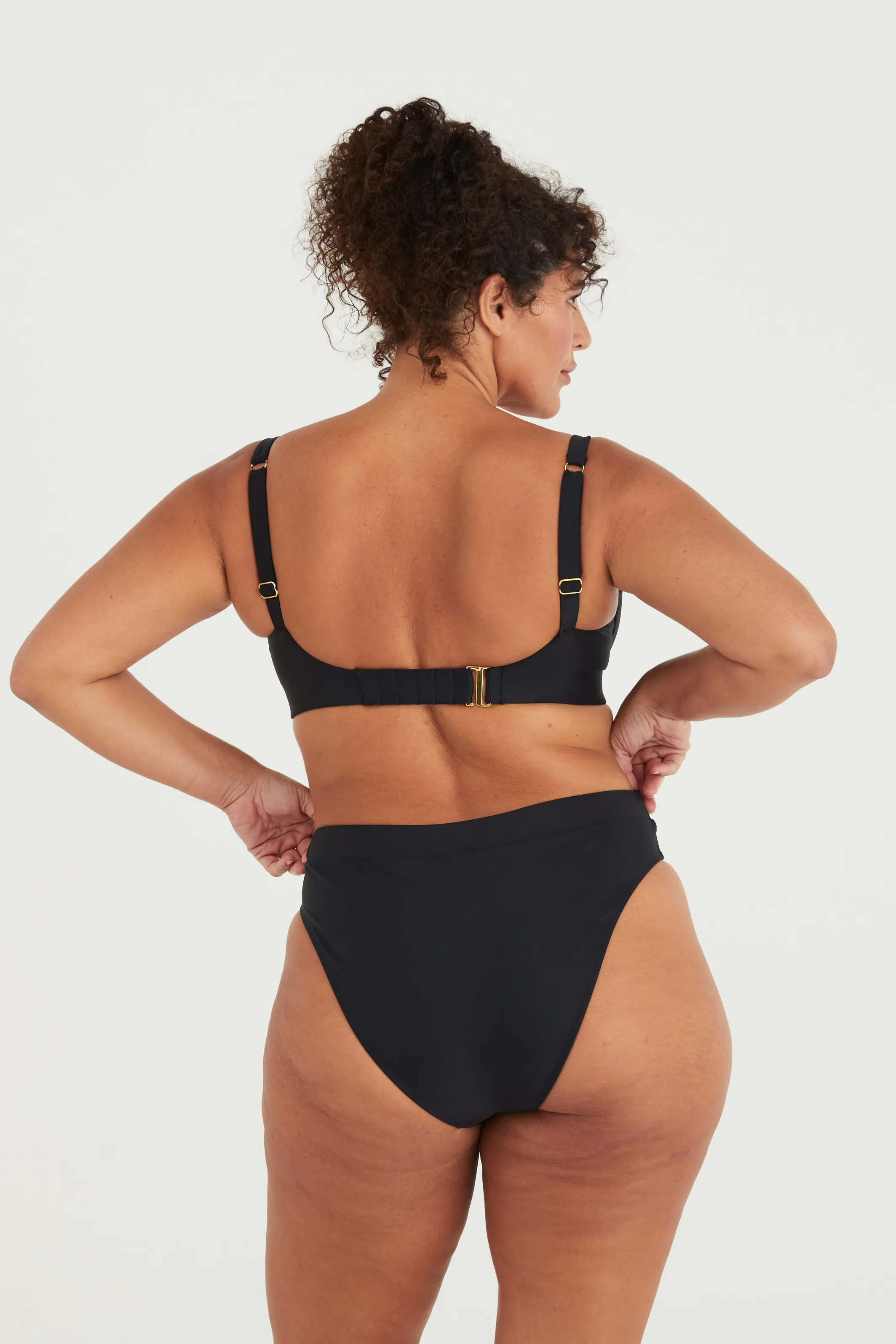 SASCHA BIKINI TOP - BLACK