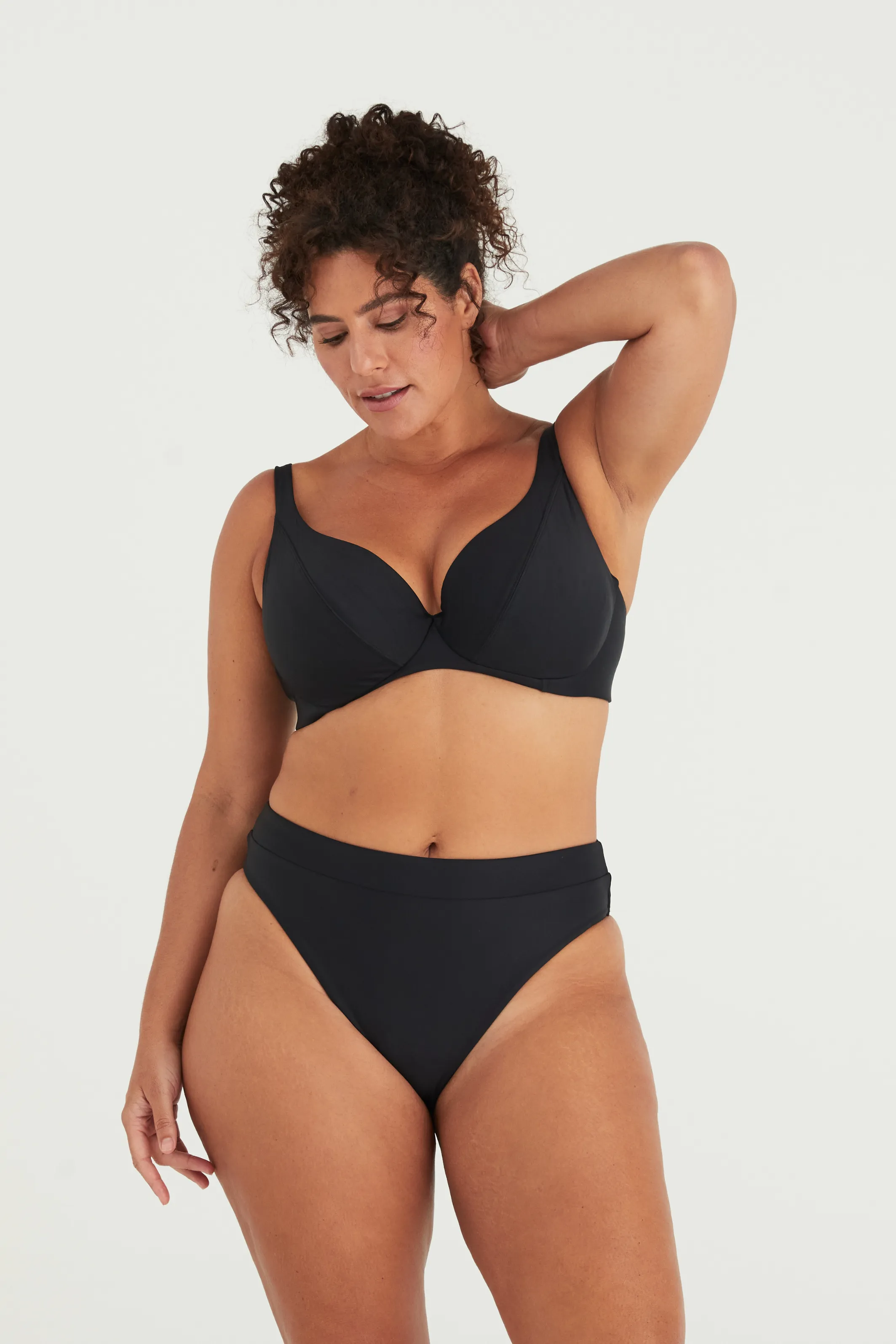 SASCHA BIKINI TOP - BLACK