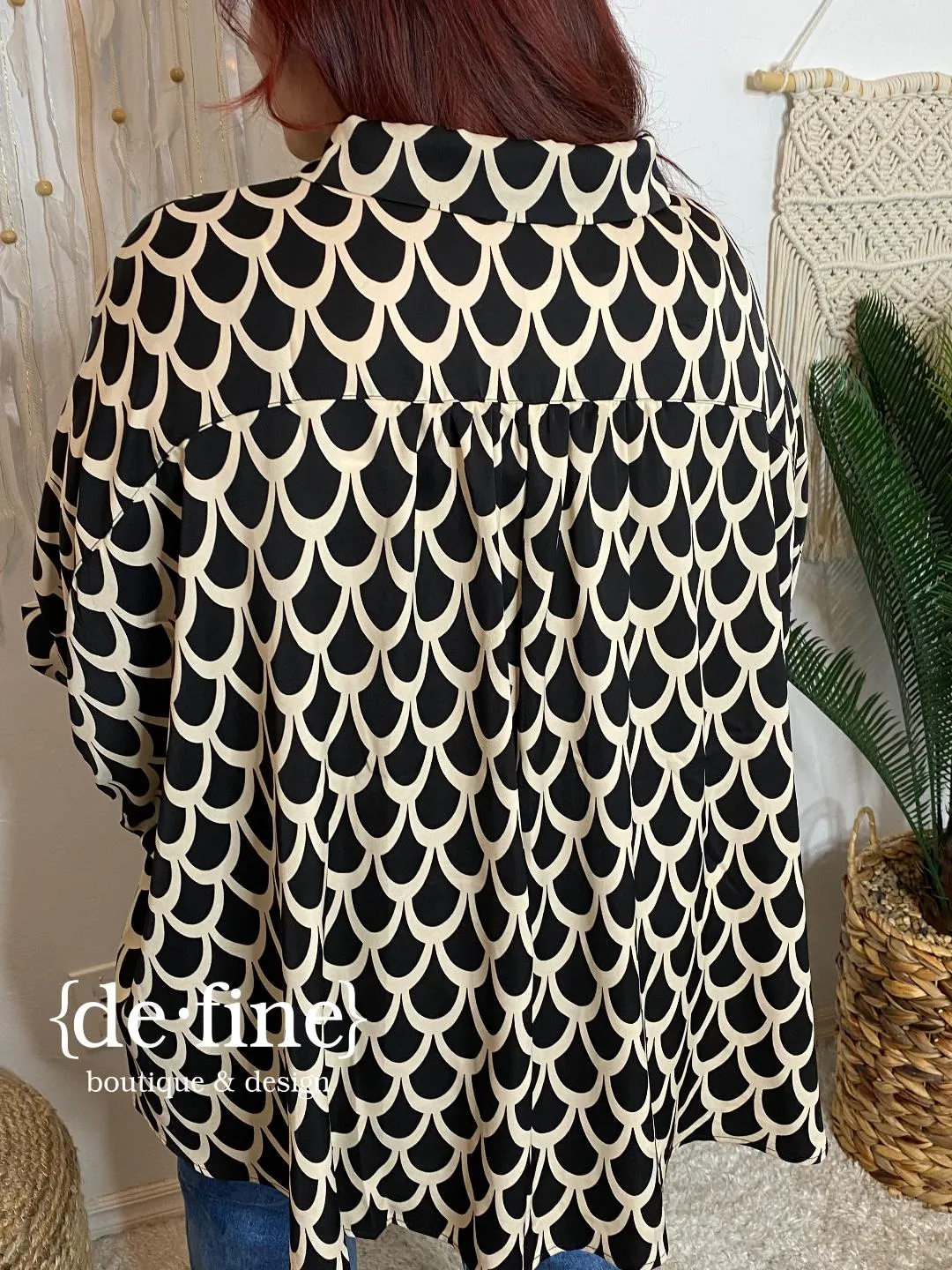Scalloped Oversized Blouse in Black or Kelly Green in Curvy