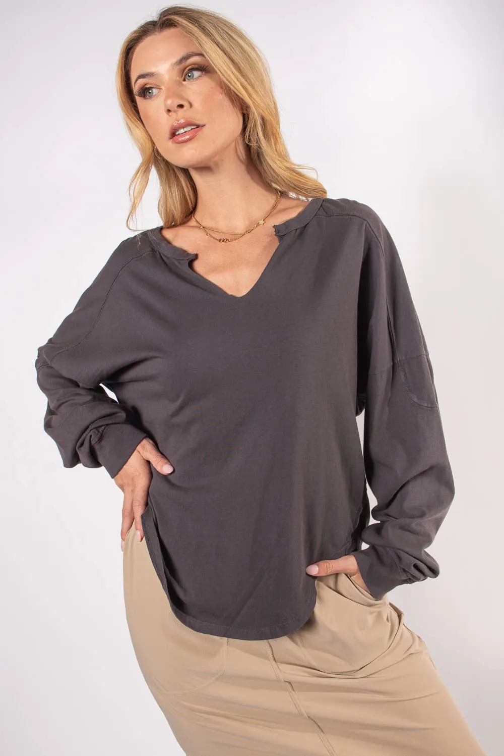 WASHED OVERSIZED PREMIUM COTTON NOTCH NECK TEE